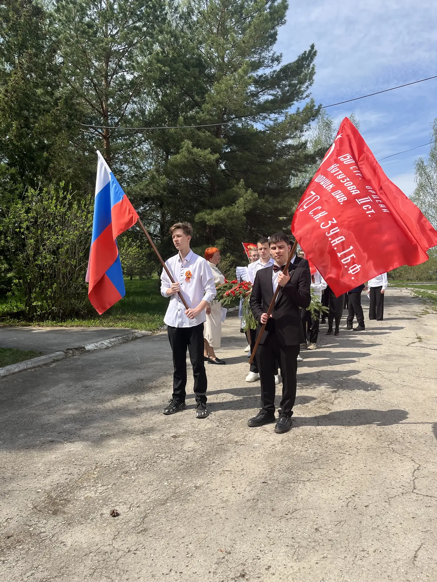 День Победы – великий праздник.  Наш народ, наша Россия ценой невероятного мужества и миллионов жизн