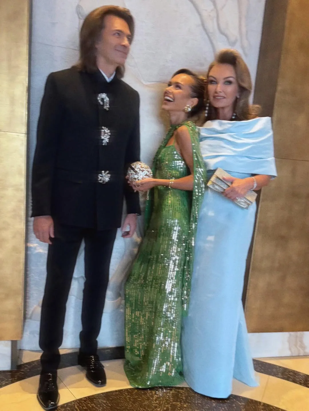 Дочь Дмитрия Маликова поделилась тёплыми семейными фотографиями ❤️

Стефания вместе с родителями пос