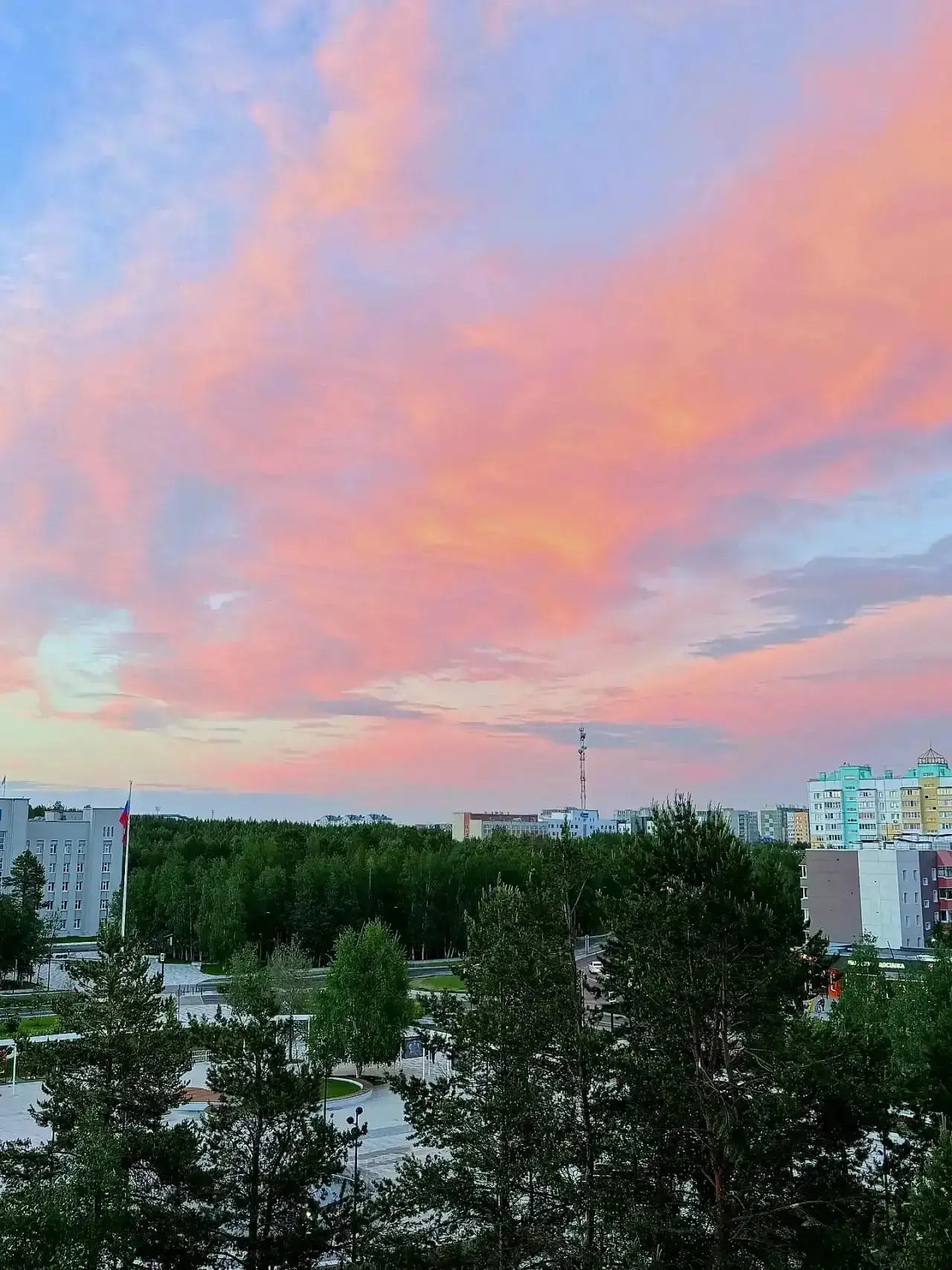 Красотишка от главы Ноябрьска Алексея Романова 😍

✨ Розыгрыш сертификатов OZON