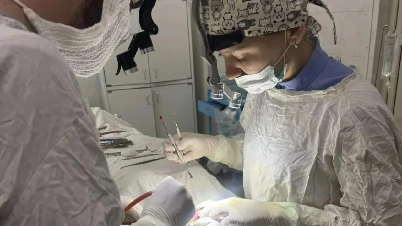Астраханские хирурги восстановили челюсть подростку после падения с электросамоката