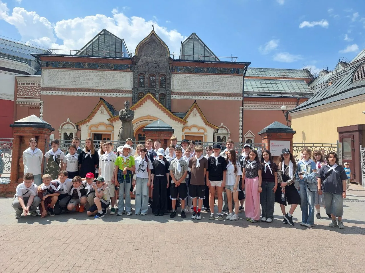 🚌 Новая поездка — новые впечатления!

Ещё одна группа наших ребят отправилась в Москву с экскурсион
