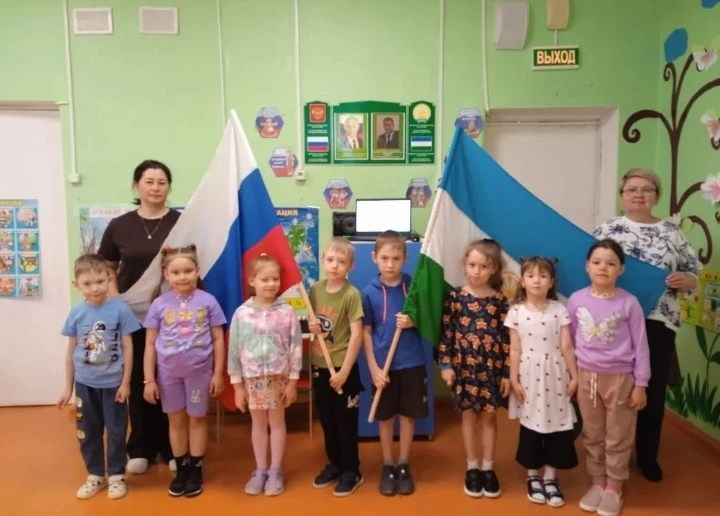В нашем детском саду каждый понедельник проводится торжественная церемония поднятия Гос...