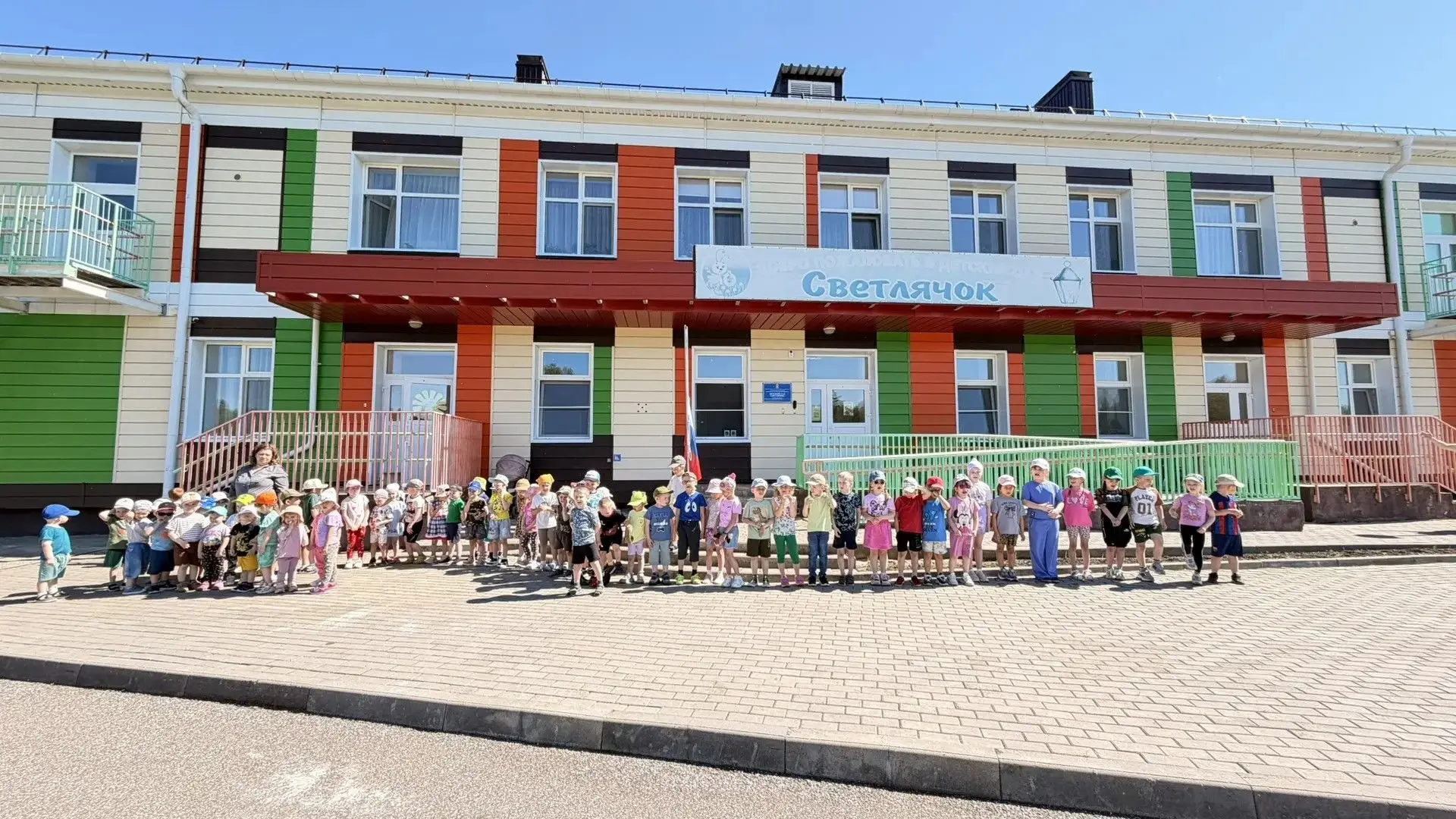 🎉 Сегодня в нашем детском саду «Светлячок» прошла торжественная линейка! ☀️🌸