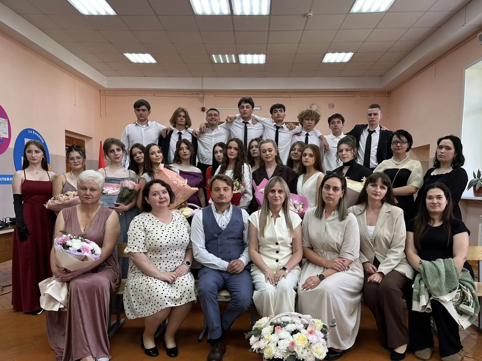 🎉 ВЫПУСКНОЙ — 2026: Эпоха завершена, будущее начинается! 🎉

🎓 26 июня 2026 года в нашей школе про