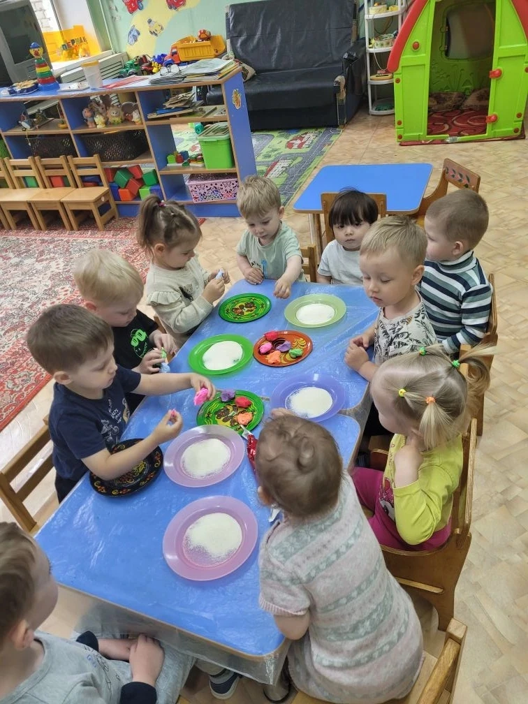 Сегодня Василий  , сказал , что он любит 🍬  конфеты.  И тогда мы решили , а не сделать ли нам  сами