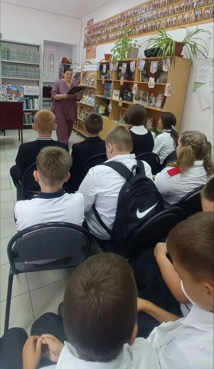 ‎📚✨ «Язык — живая душа народа»: познавательный час в библиотеке!