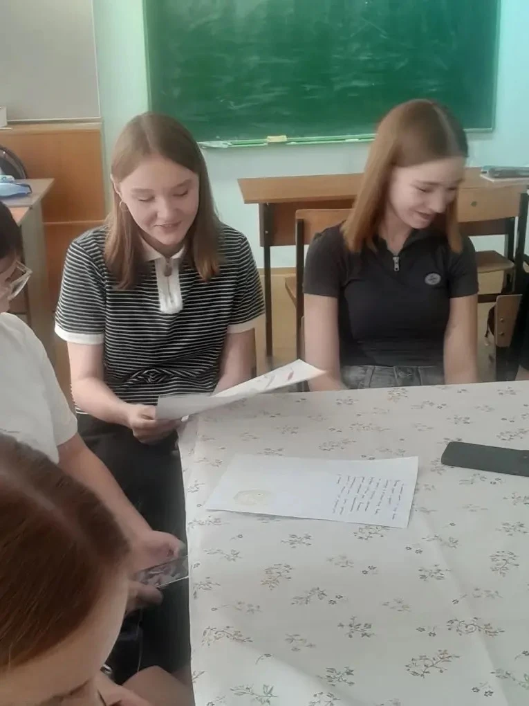 А у нас продолжается фестиваль ПредпоЧтения!📚  Фестиваль "ПредпоЧтения" сегодня собрал учащихся 8Г к