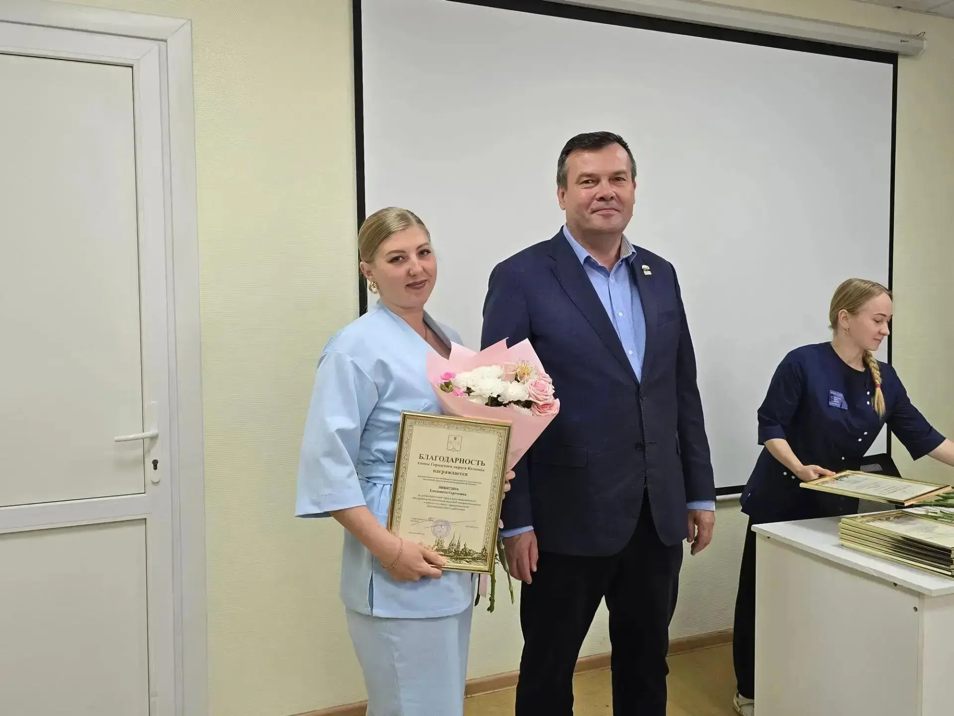 Накануне Дня медицинского работника приехал в Озерскую поликлинику, чтобы лично поздравить сотрудник