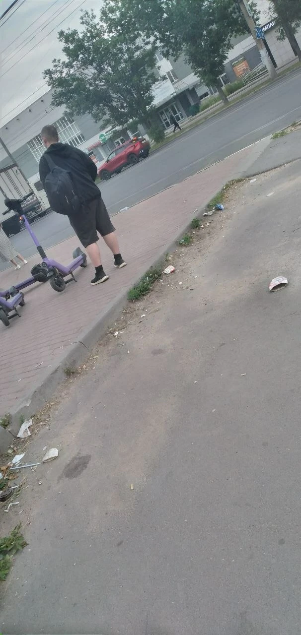 Жительница областного центра определила самую грязную остановку