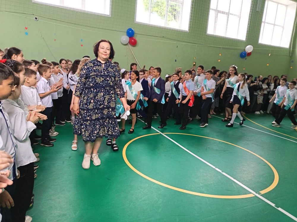 Красиво попрощались с начальной школой наши четвероклассники! Праздник Последнего звонк...