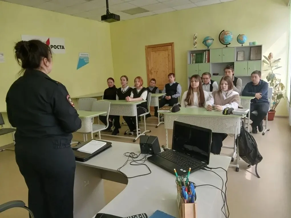 «Чистое поколение»: в школе прошли мероприятия, направленные против наркотиков
В рамках оперативно-