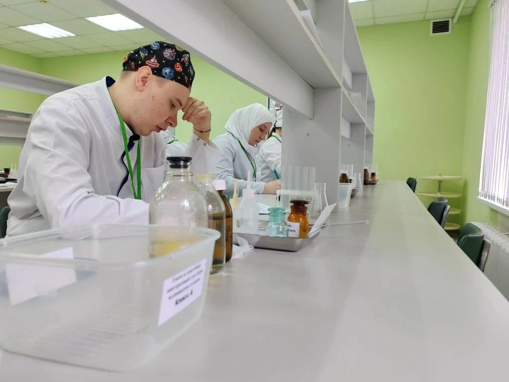 Уважаемые коллеги, преподаватели и студенты Медико-фармацевтического колледжа!