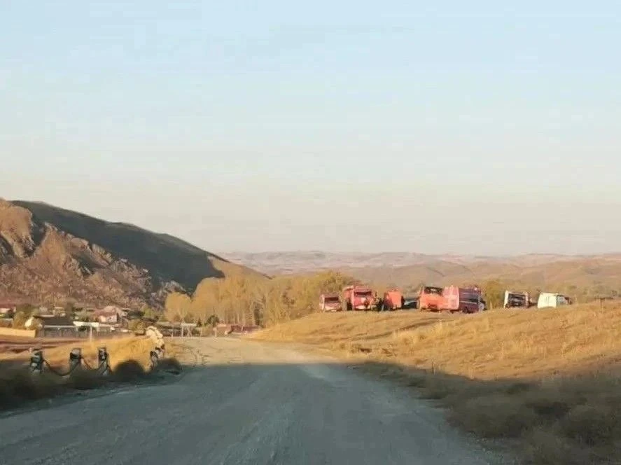 В Гайском округе потушили два пожара, ещё один - продолжают тушить 🫡