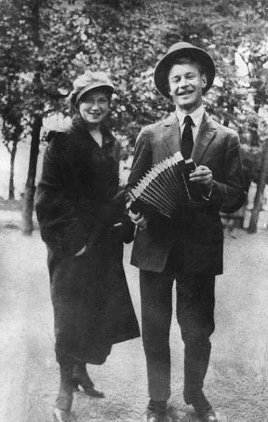 Сергей Есенин с сестрой Катей, 1925 год