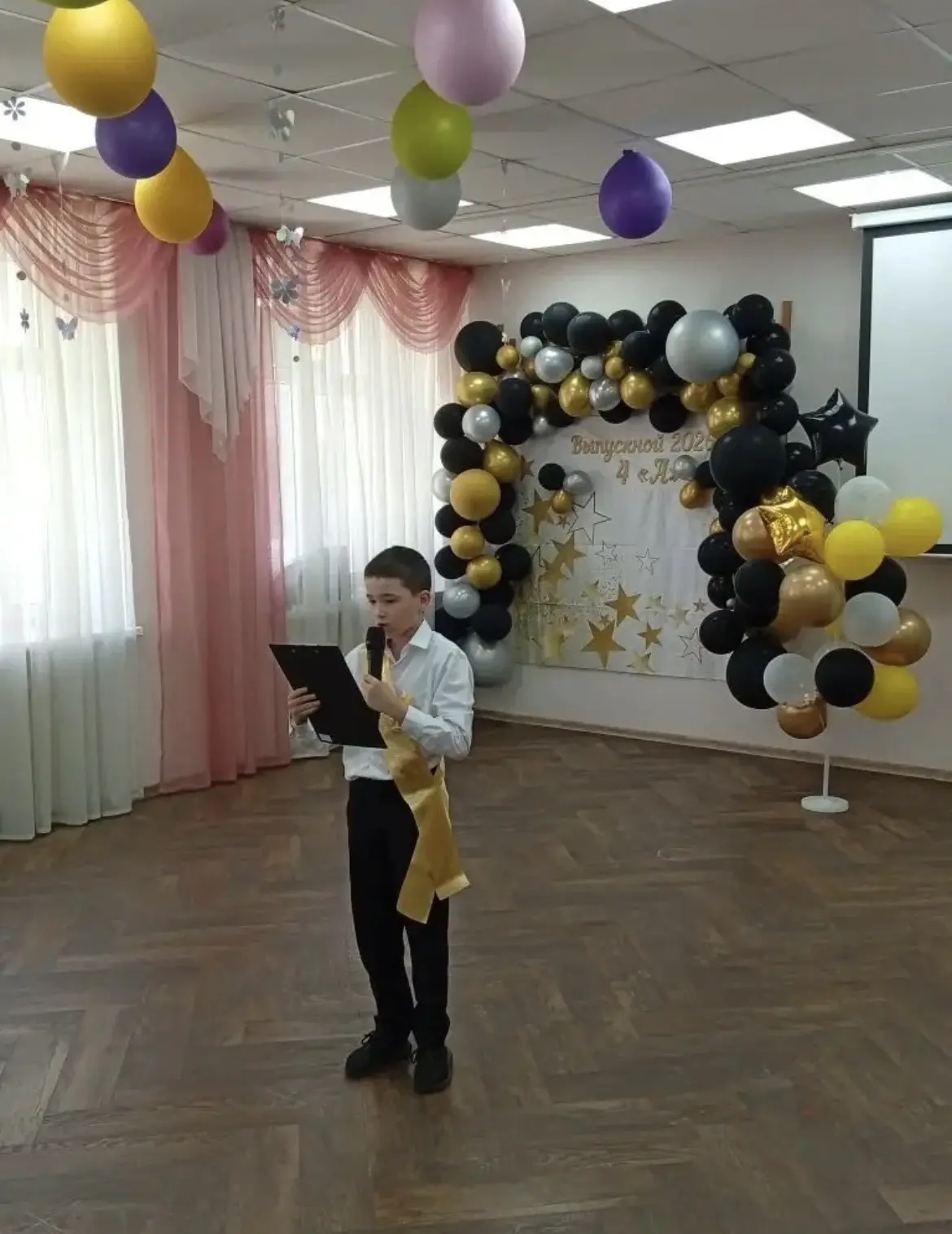 🎓 Выпускной в 4 классе 🎉

Вот и подошёл к концу важный этап нашей школьной жизни — выпускной в 4 к