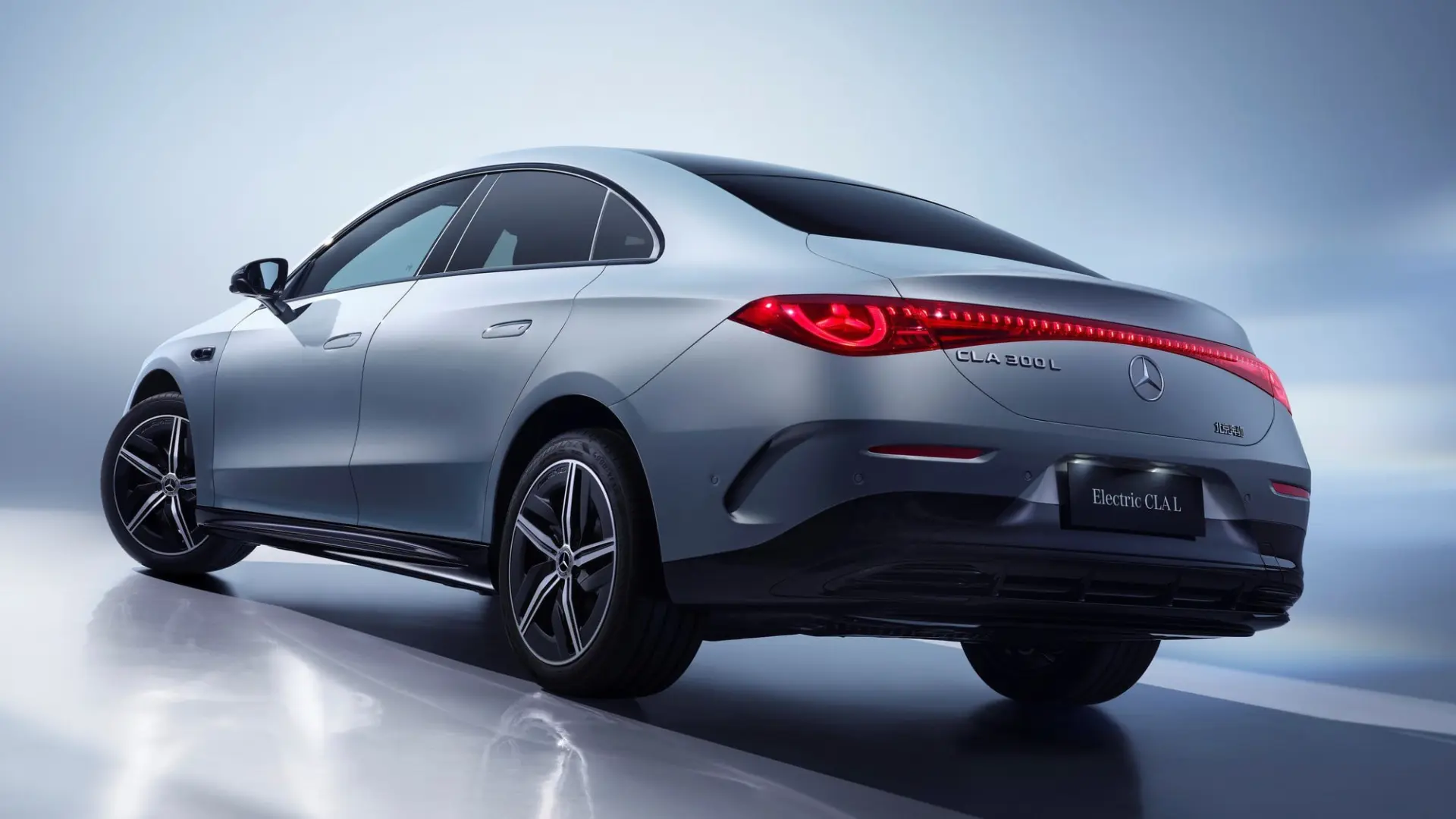 Новый электрический Mercedes CLA настолько плохо продаётся в Китае, что его производство пришлось вр