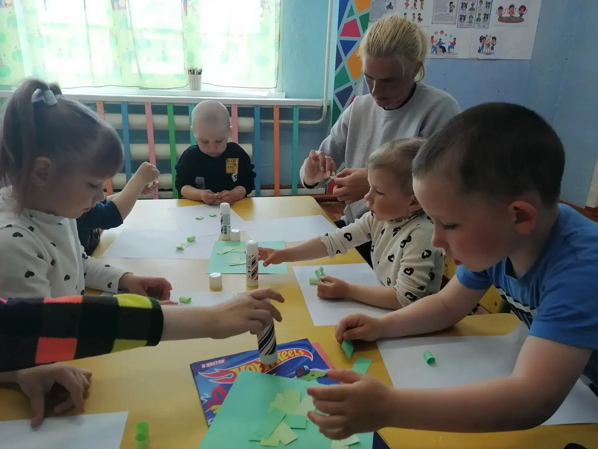 🍇 Творческая мастерская: Аппликация «Кисть винограда» 🍇
Сегодня в нашей группе прошло увлекательно