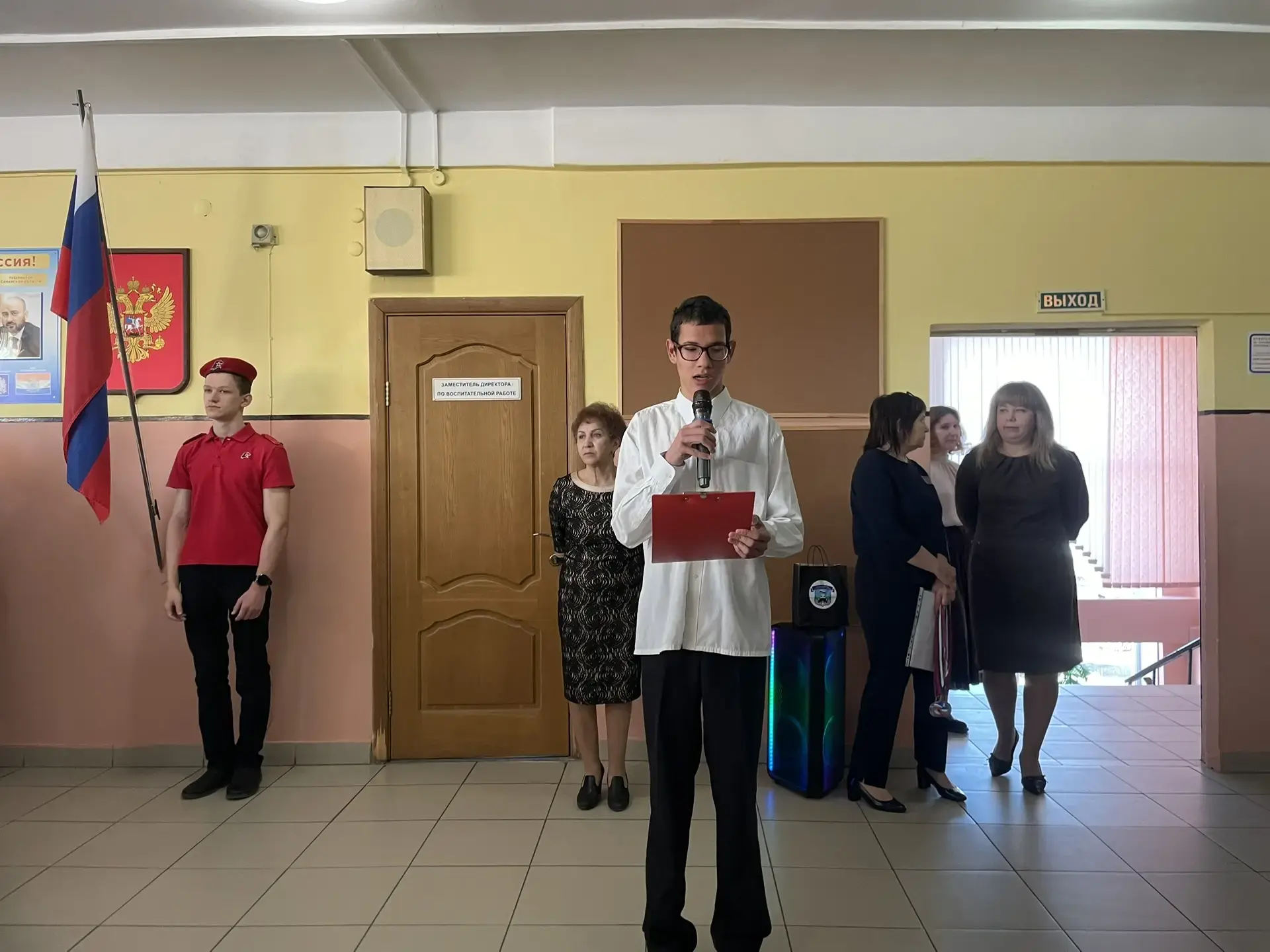 🇷🇺ПОСЛЕДНЯЯ УЧЕБНАЯ НЕДЕЛЯ 3 ЧЕТВЕРТИ СТАРТОВАЛА 🇷🇺  И начали мы последнюю рабочую неделю с традицио