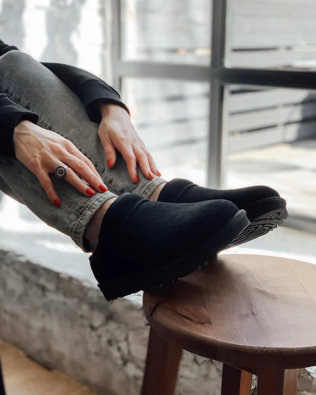 ￼ UGG CLASSIC SLIPPER
