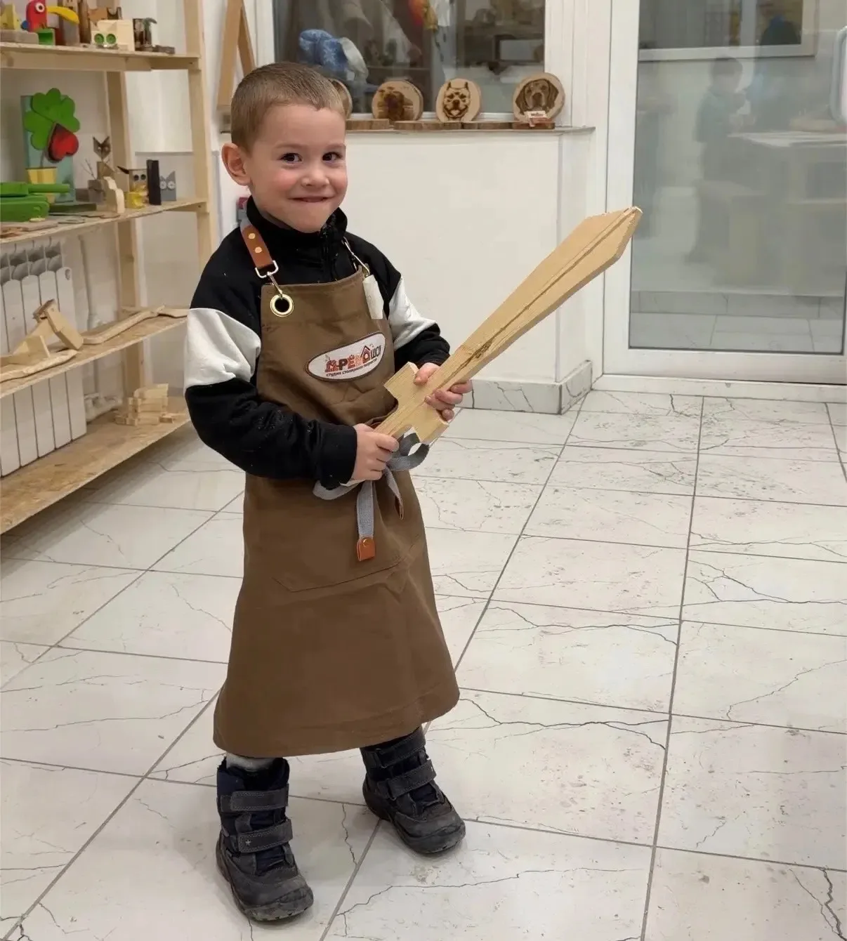 Мастер-класс в столярной мастерской: "ИЗ МАСТЕРА В ОРУЖЕНОСЦЫ" 6+