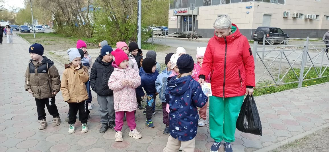 🧍 Юные пешеходы в деле: воспитанники старшей группы «Русалочка»🧜 отправились на ближайший нерегули
