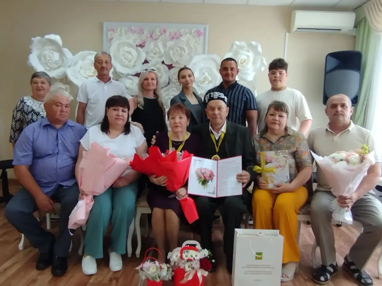 💐В Арске поздравили юбиляров семейной жизни с изумрудной свадьбой💐

Сегодня в зале торжеств отдела