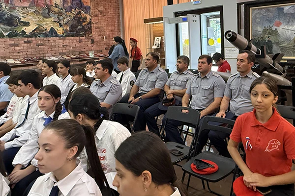 Память сильнее времени: В Дербенте почтили жертв терроризма и героев Дагестана
