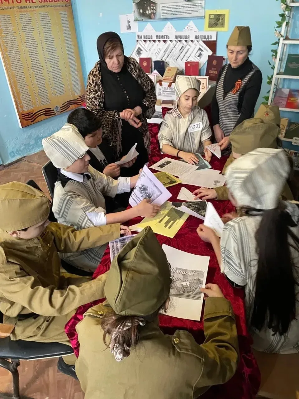 🌍Работники культуры Новолакского района почтили память павших в Великой Отечественной войне

Ко Дню