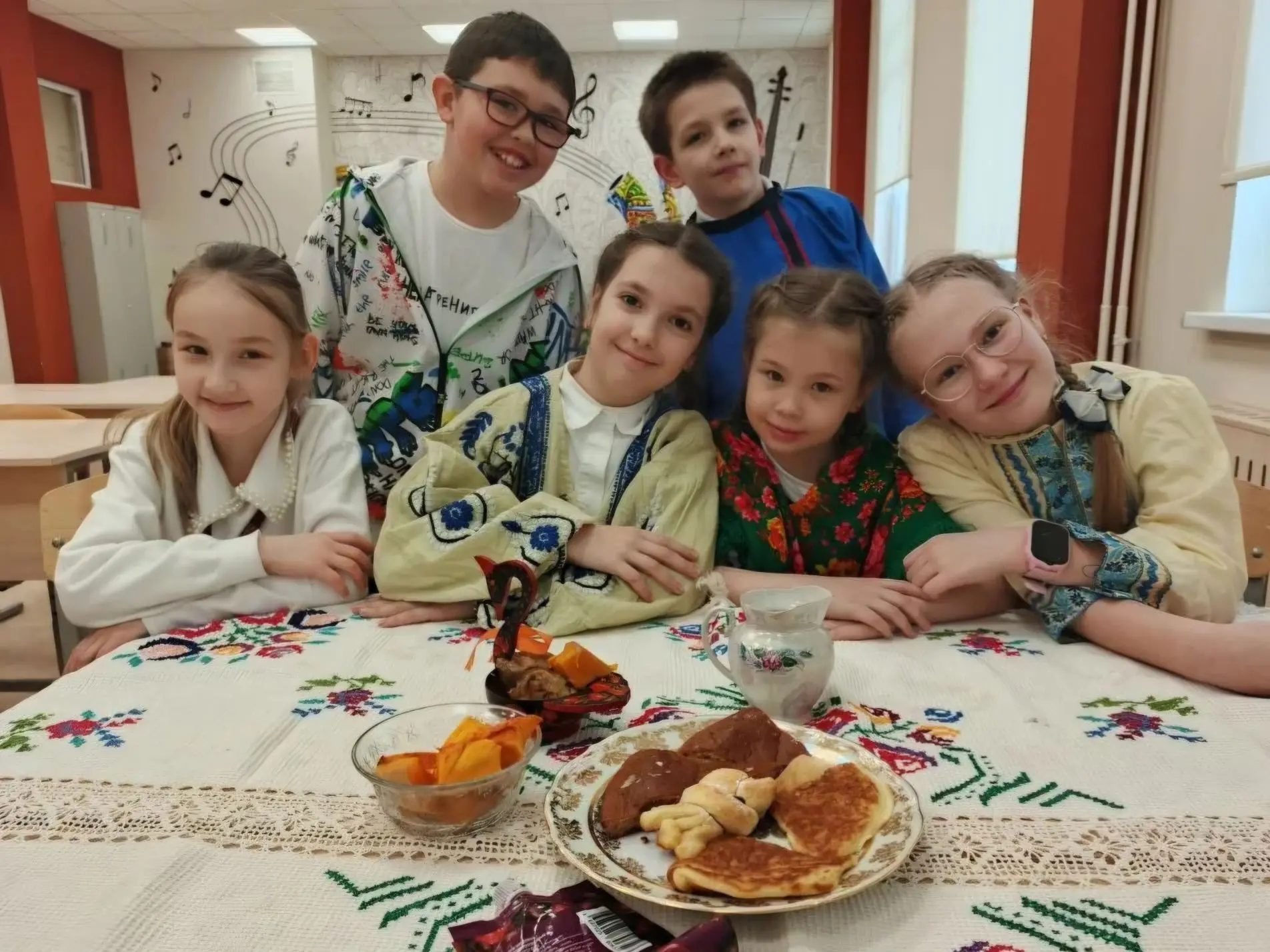 Традиционно отмечаем Масленицу перед Великим постом.  Ребята очень рады этому народному празднику, г