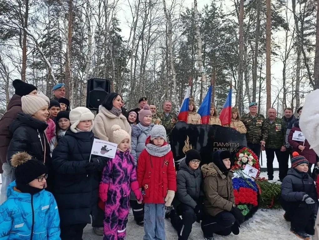 Это важно помнить. Первые шаги нашей памяти. ❤️  Сегодня наши юные «Первые» — ученики 3 «В» класса —