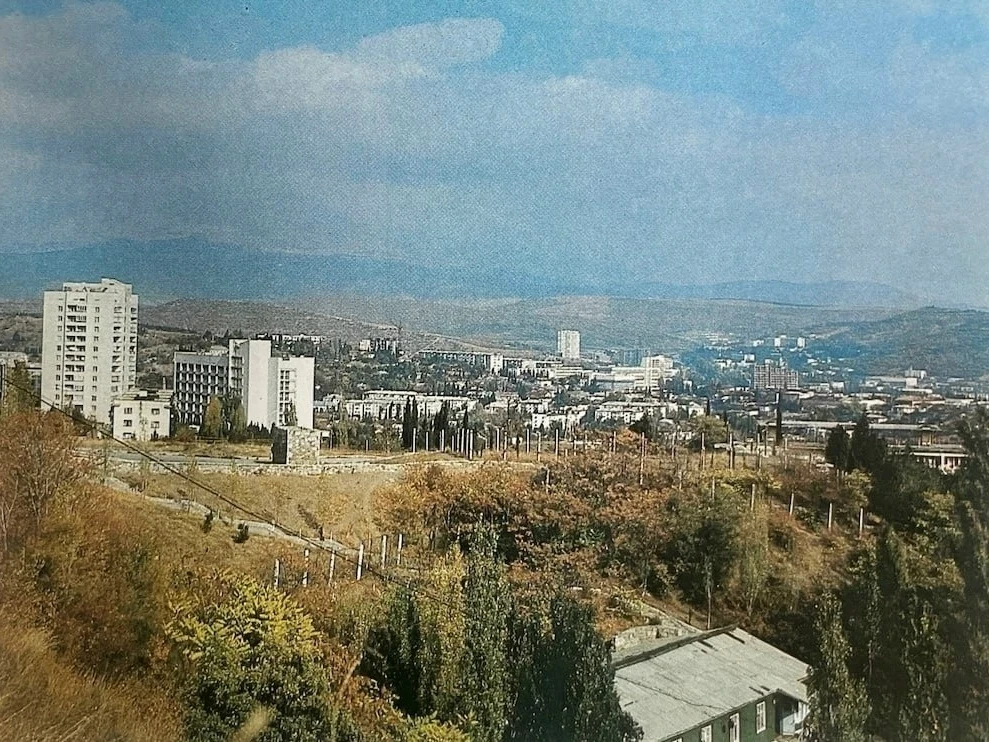 Вид на Алушту в 1985 году. Автор снимка — Феликс Михайлович Дунаевский.