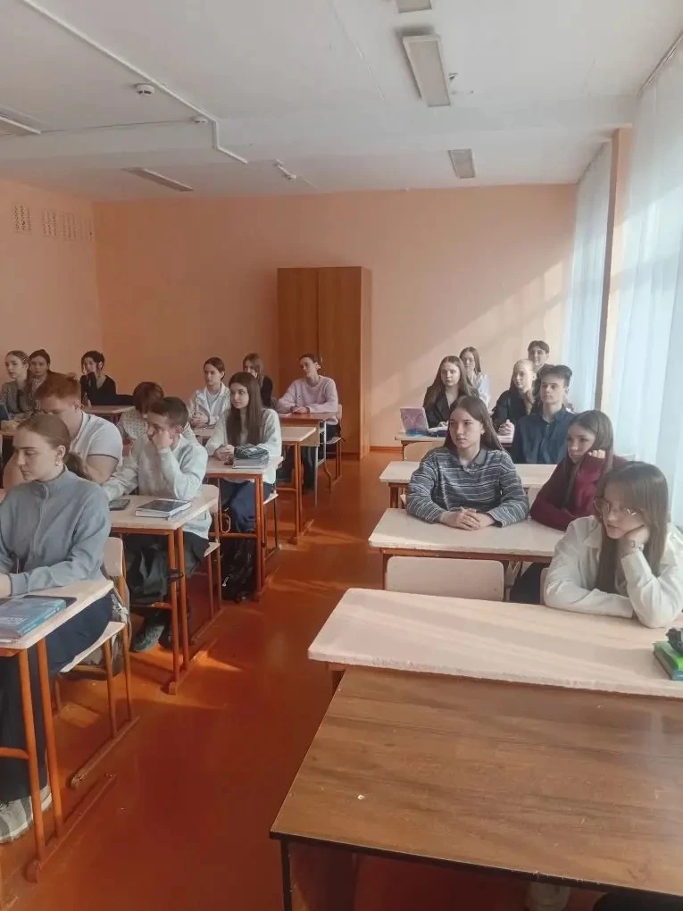 В целях профессиональной ориентации школьников, оказания помощи в профессиональном самоопределении и
