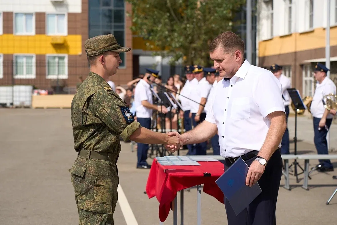 Проводили в большой путь выпускников военного учебного центра. За два года обучения кур...