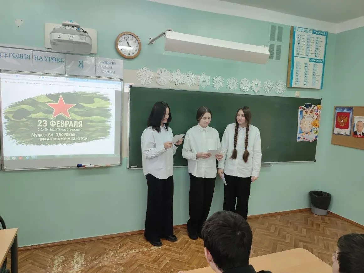 27 февраля в 7В классе прошло КТД "А ну-ка, мальчики!", посвящённое Дню Защитника Отечества.   2 ком