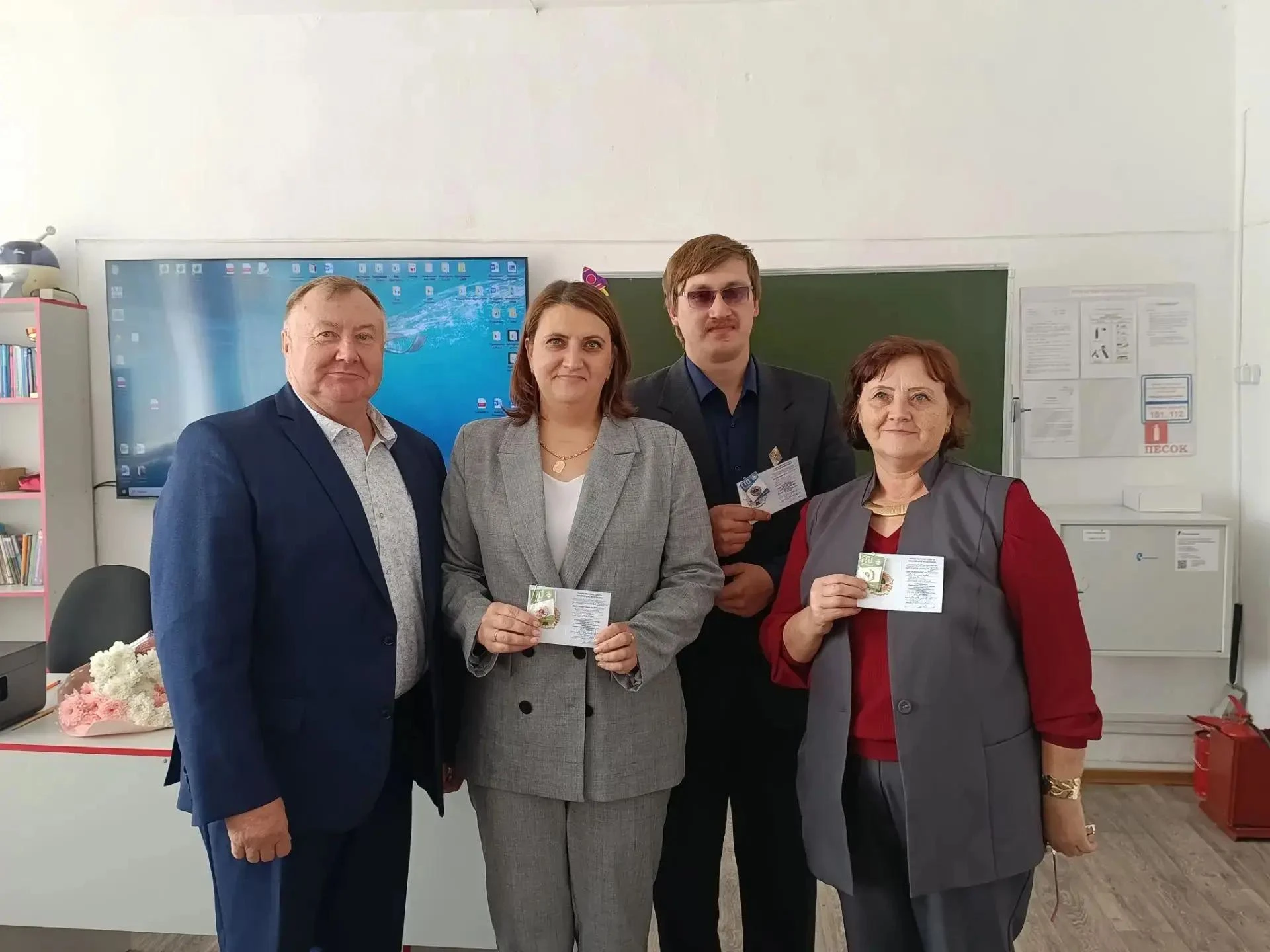 Наши поздравления обладателям знаков! Вы — достойный пример для подражания. Пусть эти з...