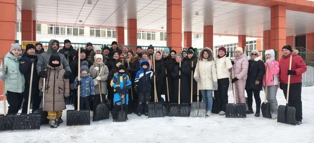 В Чебоксарах состоялся масштабный субботник в рамках акции "Помоги дворнику"!   В этом году зима щед
