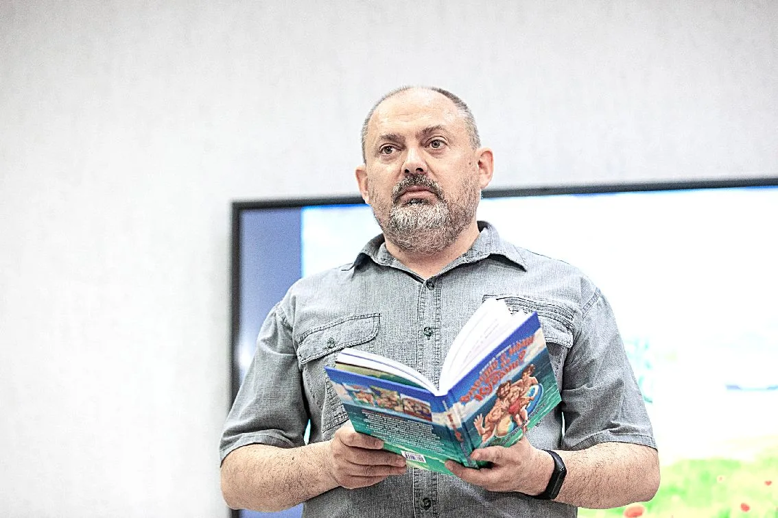 В АНАПЕ ПРЕЗЕНТОВАЛИ ПУТЕВОДИТЕЛЬ ПО ЧЕРНОМОРСКИМ КУРОРТАМ КУБАНИ   В Детско-юношеской библиотеке Ан