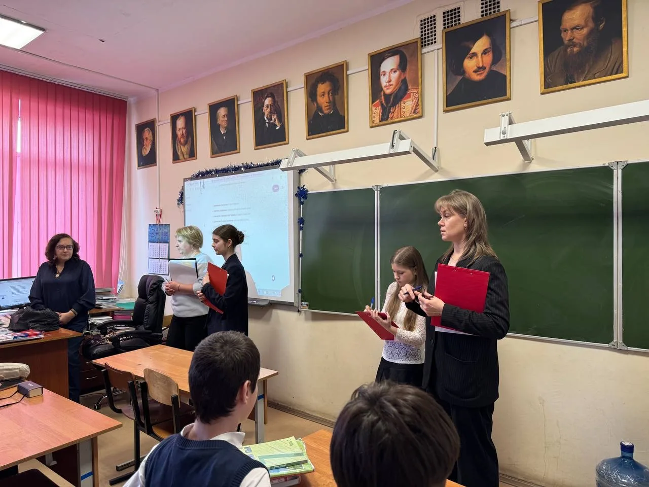 Учебник - второй друг  📖12 марта команда Совета обучающихся совместно с заведующей библиотекой прове