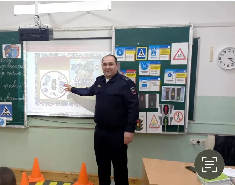 В целях профилактики дорожного транспортного травматизма на жд в школе в 3-7 классах бы...