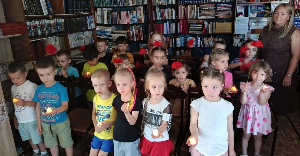 В День памяти и скорби наши воспитанники посетили центральную библиотеку, чтобы отдать ...