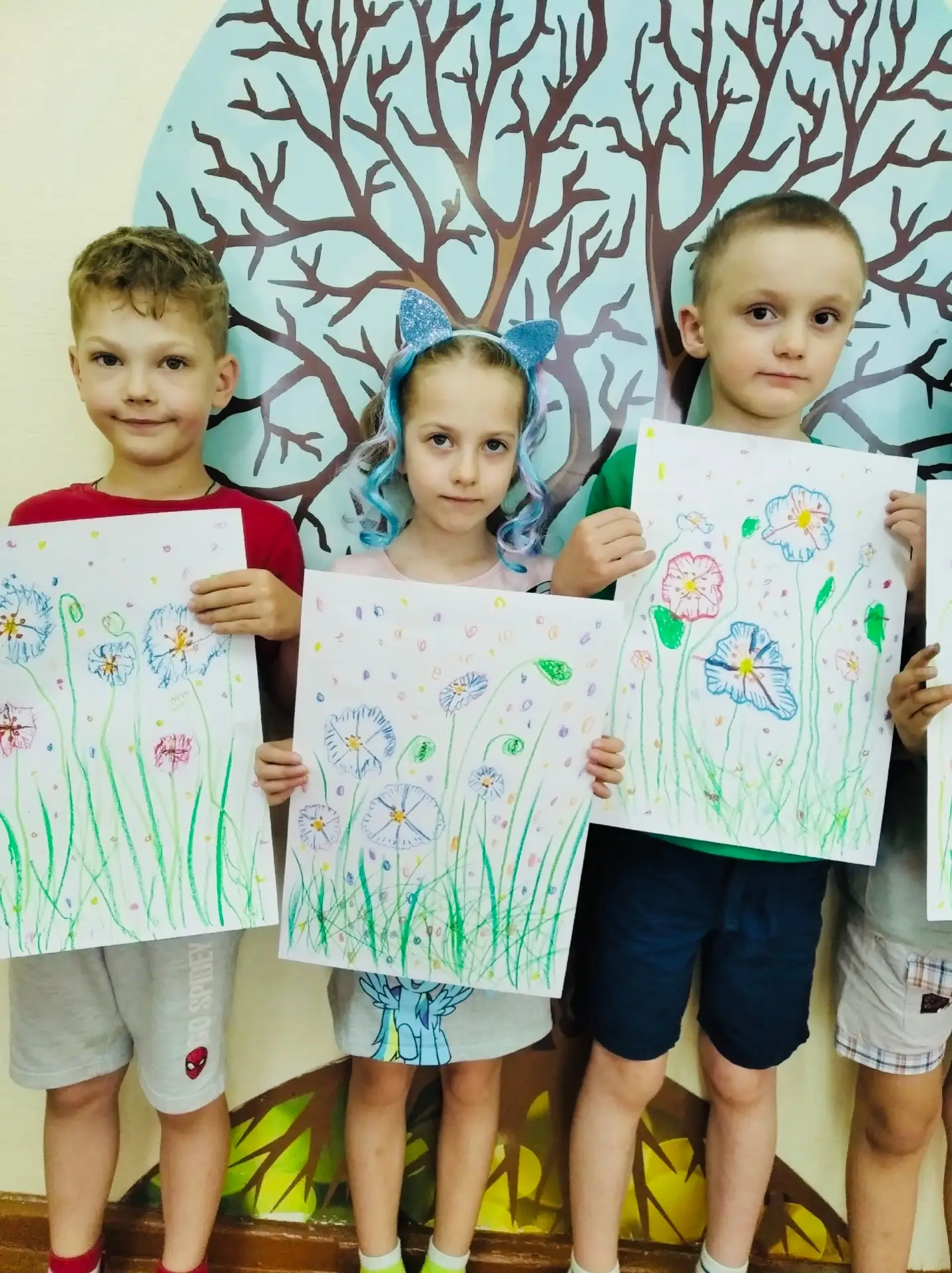 ЦВЕТЫ — ЭТО ЯЗЫК, ПОНЯТНЫЙ БЕЗ СЛОВ

И сегодня дети 6 группы говорили на этом языке с помощью красок