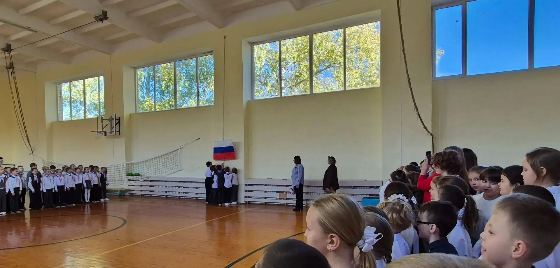 5 октября  состоялась еженедельная торжественная линейка, посвящённая поднятию Государс...
