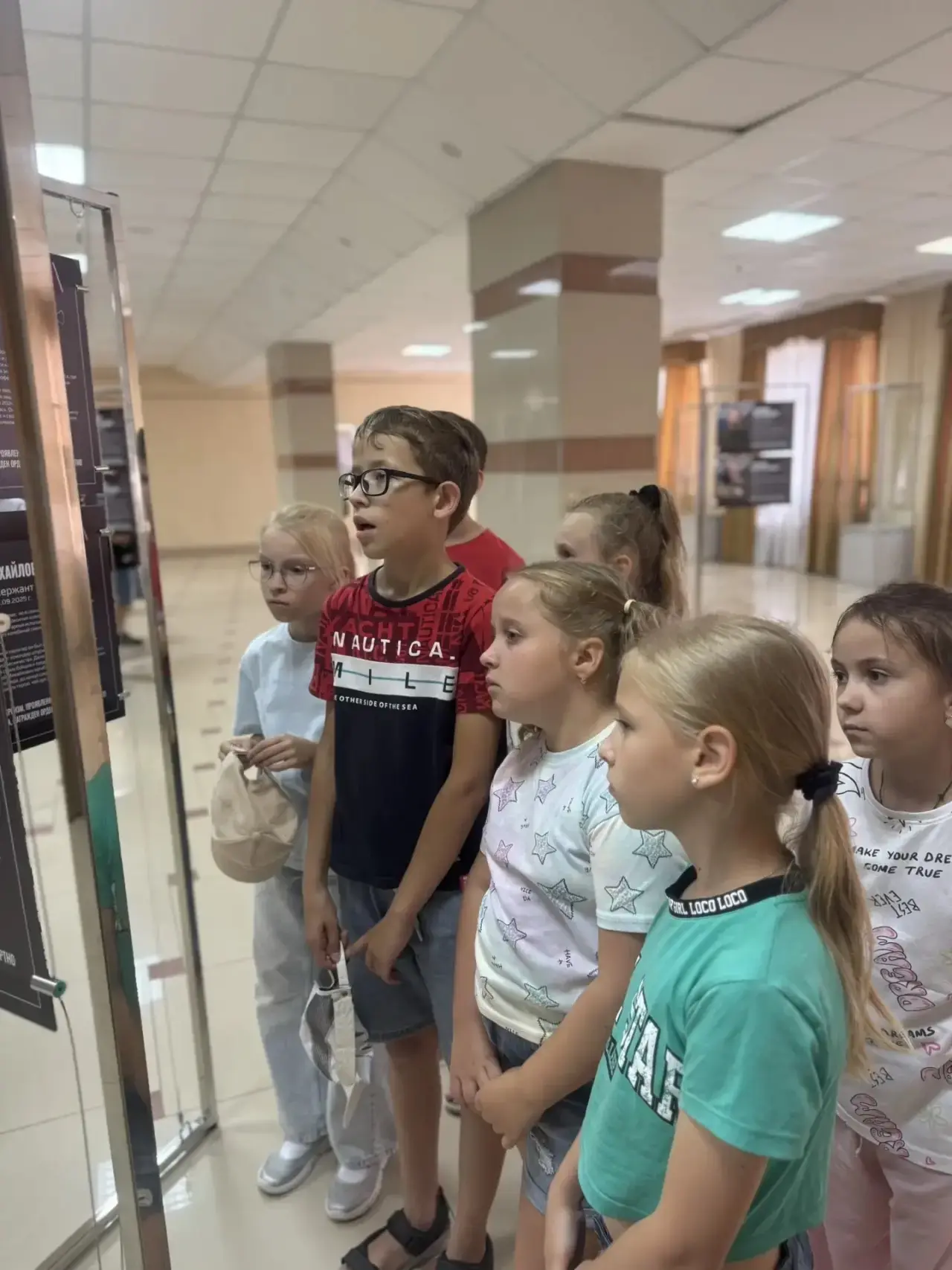 🎉 День в лагере — полный впечатлений! 🎉

Сегодня наши отряды побывали в интересных местах и заряди