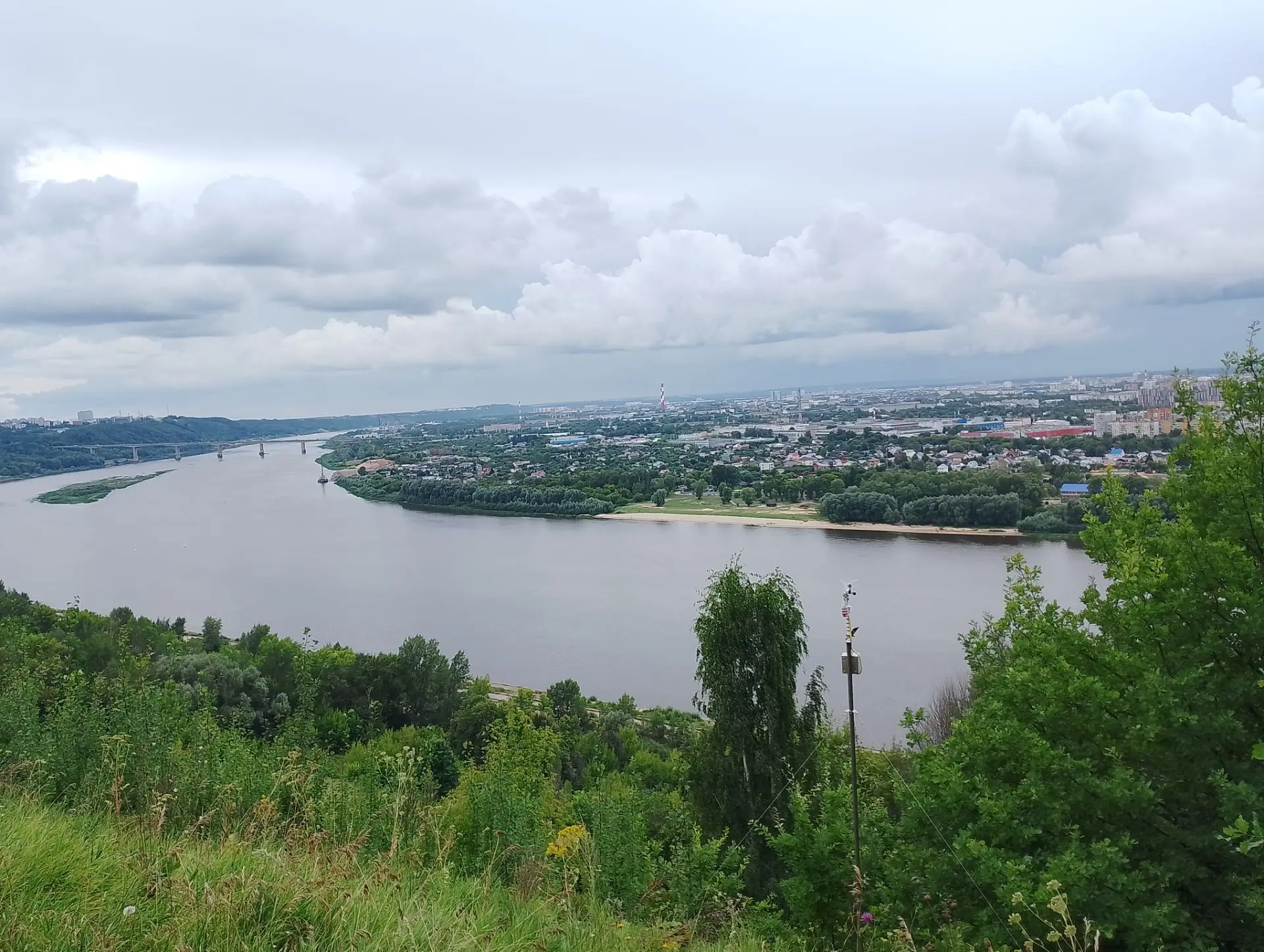 Сегодня гуляем в парке с дочкой, такая красота, такие просторы, дух захватывает 😍