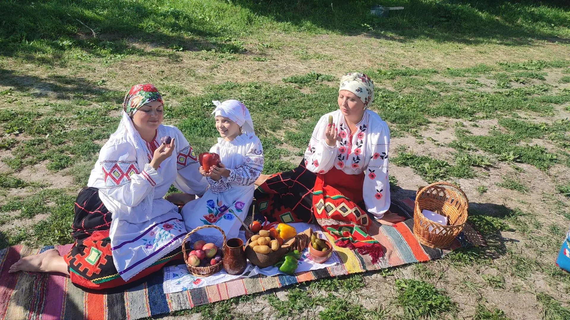 В Новой Калитве воссоздали обряд речной стирки