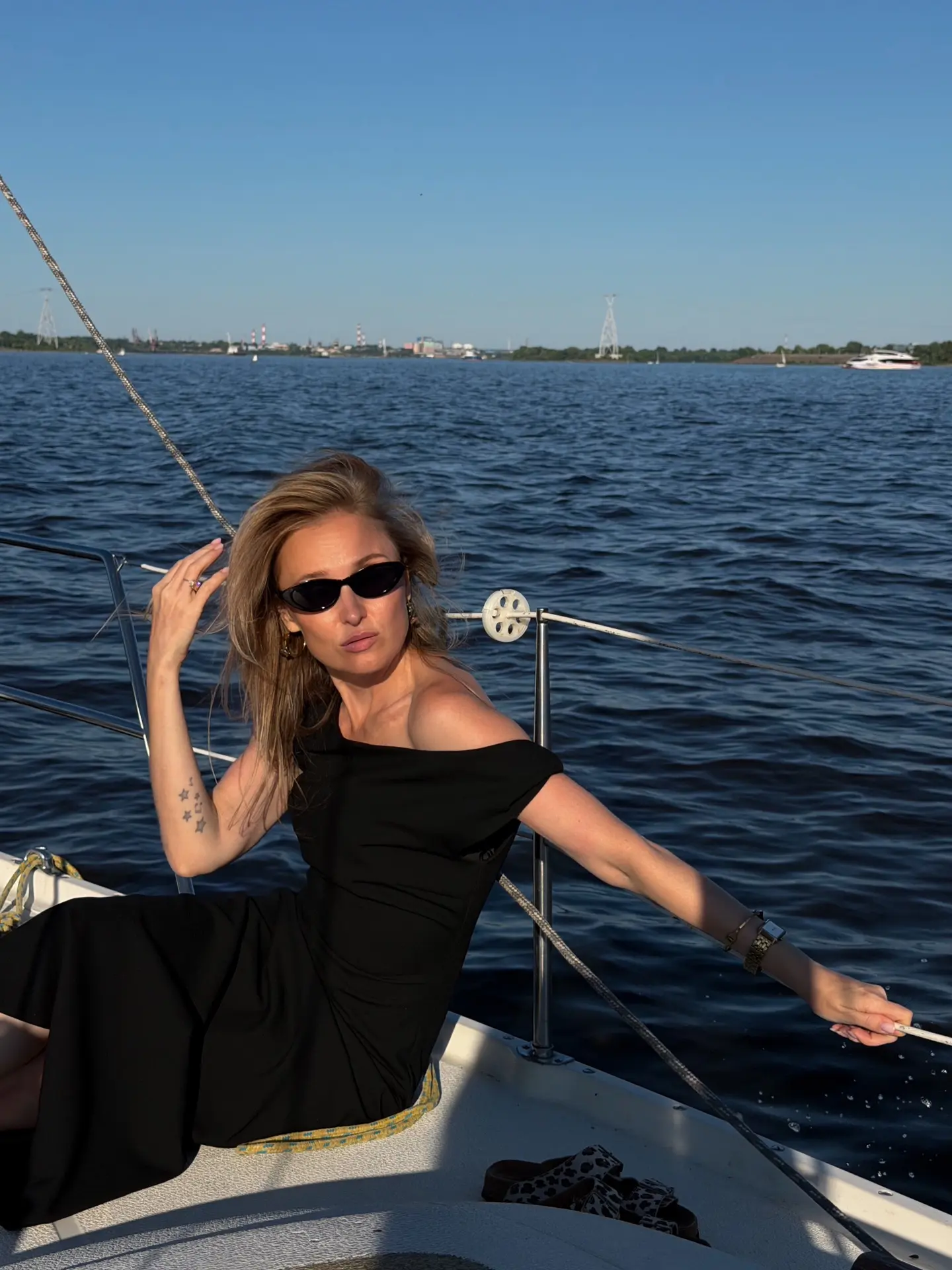 Лето - это маленькая жизнь 🖤

Снять яхту в Нижнем Новгороде 👉🏻 https://www.instagram.com/yacht_ta