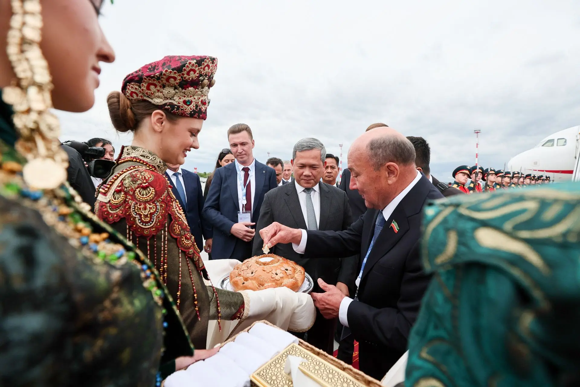Премьер-министр Камбоджи Хун Манет прибыл в Казань
 
Премьер-министр Королевства Камбоджа Хун Манет 