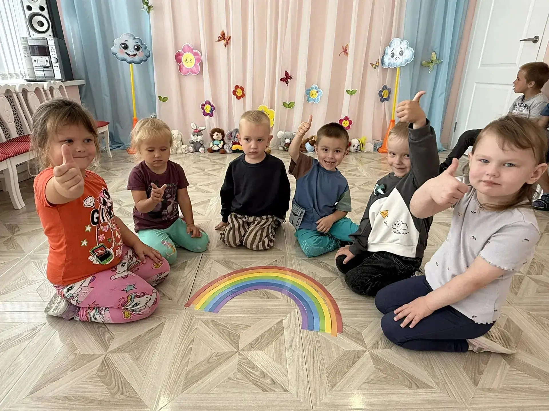 "Волшебная радуга дружбы" - так называлась веселая игровая программа, которую подготови...