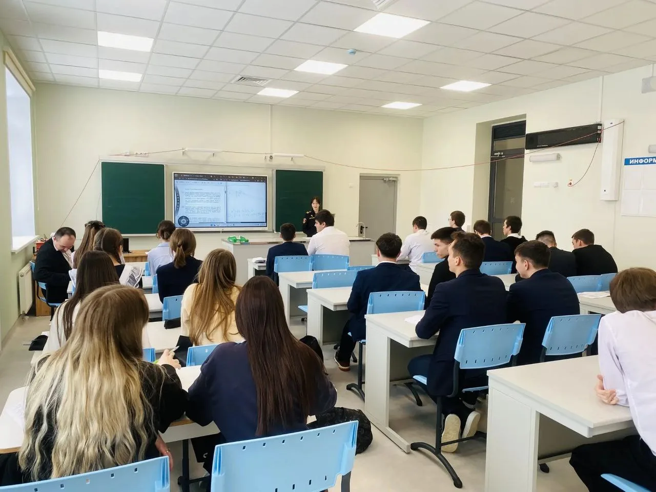 🛡️Уроки безопасности в старших классах  ✅ В рамках профилактической работы по повышению уровня безоп