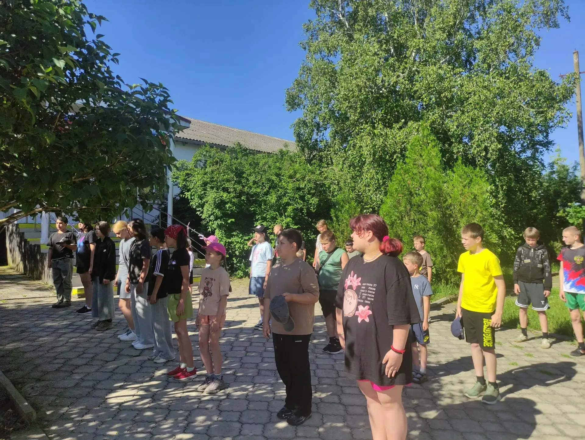 ☀️ Трудовые будни и кукольное волшебство в «Казачьей вольнице»! 🌾
15 июня в нашем лагере дневного п